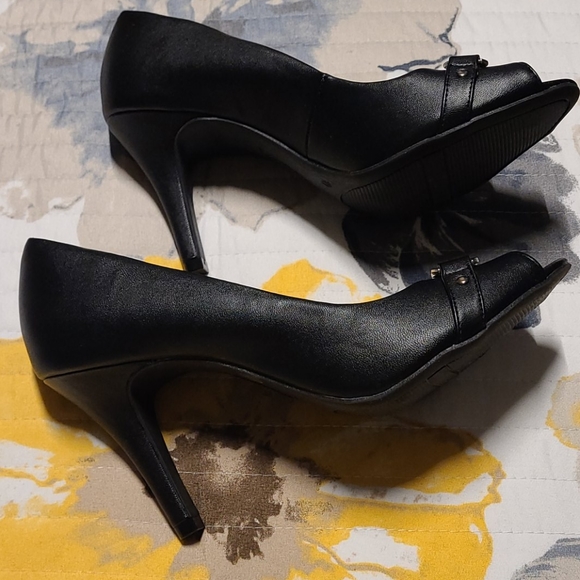 Women's Heels - Picture 3 of 5